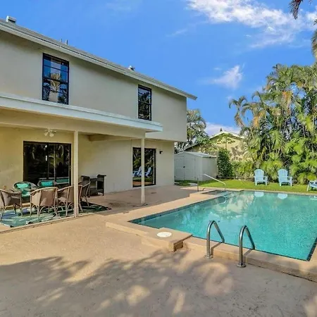 Luxurious 3-Bedroom House W Priv Pool Game Room